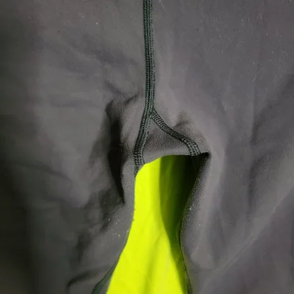 Lululemon Navy Crop Size 8 - Picture 3 of 5